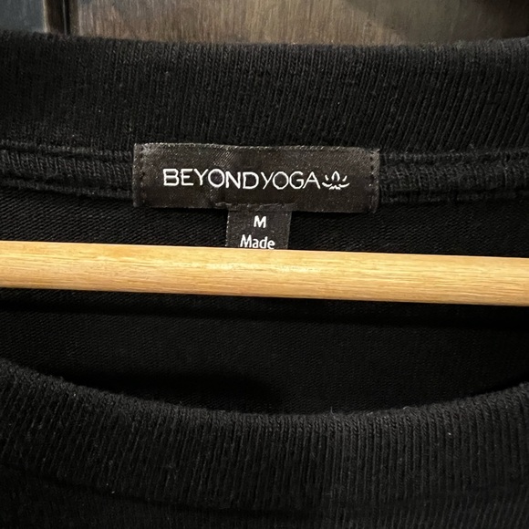 Beyond Yoga Black Crop Tie Front Sweatshirt - Picture 3 of 3